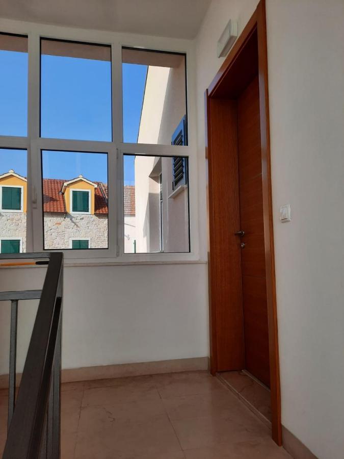 Apartman Laura M Vodice Exterior foto