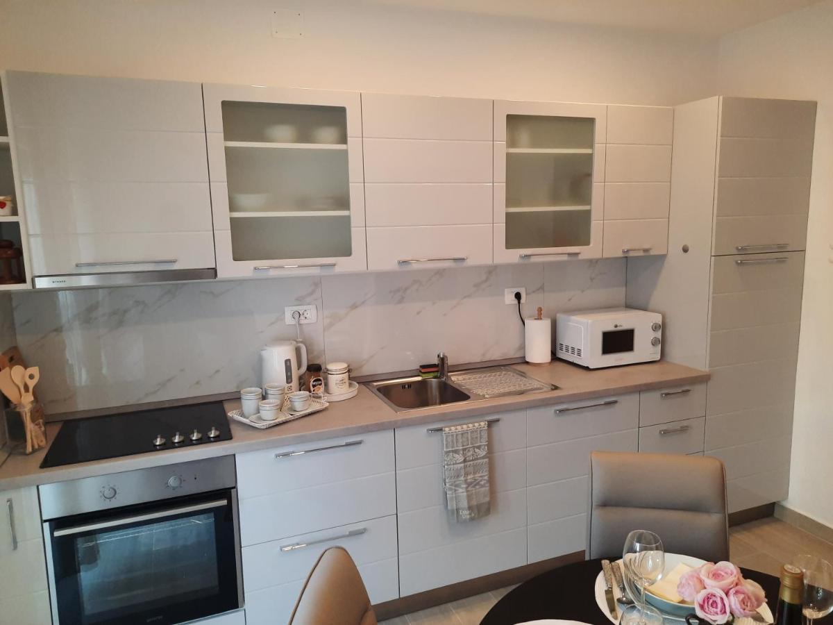 Apartman Laura M Vodice Exterior foto