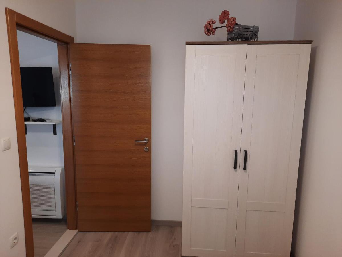 Apartman Laura M Vodice Exterior foto
